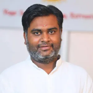 Yogi Kalpendra Chauhan, a Philosophy and Meditation Teacher at Anagha Yoga School.